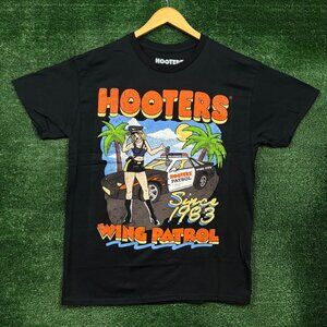 Hooters Since 1983 T-Shirt Size Large